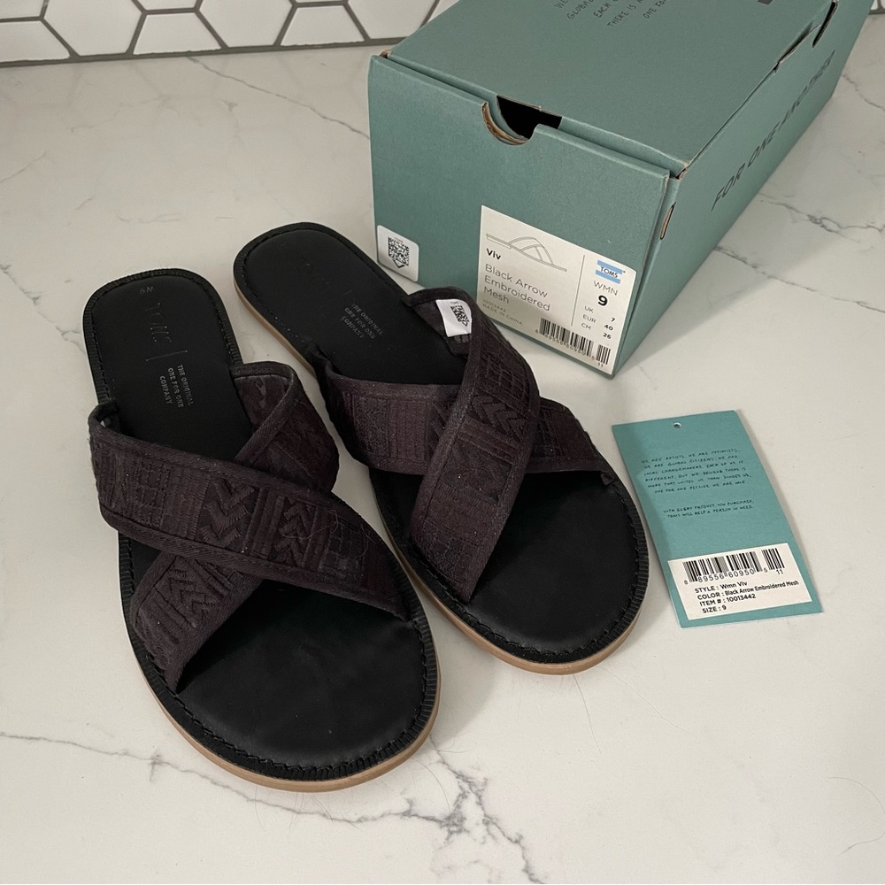 TOMS Viv Black Arrow Embroidered Mesh Slide Sandals